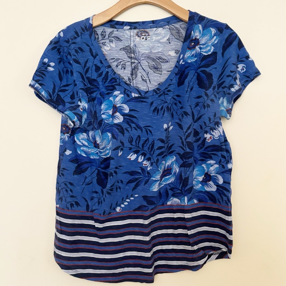 Ann Taylor Loft Women's Top Size Medium Blue Floral and Stripes‎ 100% Cotton